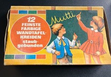 alte Schultafel Kreide weiß farbig Verpackung mit Restbestand