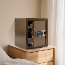 Mit Fingerabdruckschloss