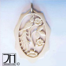 Art Deco Anhänger in Bakelit Kuntstoff Paradies Vogel mit Blumen um 1930