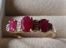 14kt 585 Gelbgold Ring mit drei großen Rubinen und Diamant Besatz  3,2g / RG 69