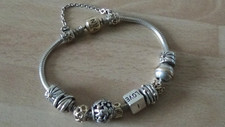 Pandora Armband und Charms