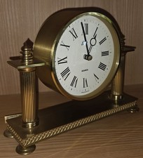 " Schatz " Uhr Messing, Quarz mit Sockel und Bordüre