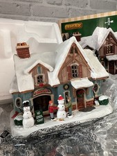 LEMAX - Snow Day ! House Weihnachtsdorf Weihnachtshäuschen Haus Häuschen
