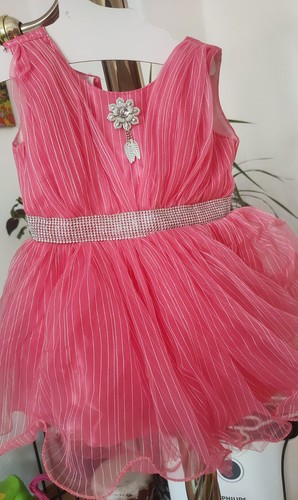 Süßes rosa babykleid mit - süßes,