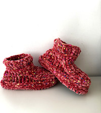  HANDARBEIT   <> gehäkelte <> Hüttenschuhe mit Filzsohle <> Gr. 38/39 <> 