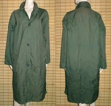 GRÜNER REGENMANTEL - RAINCOAT