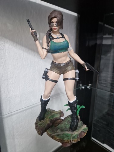 Tomb raider lara croft - tomb,