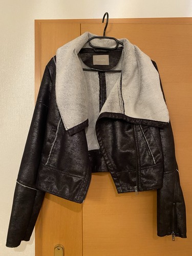 Schwarze kunstleder bikerjacke - schwarze, kunstleder-bikerjacke