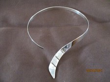925 SILVER CHOKER / SOLID NECKLACE WITH MOTHER-OF-PEARL PANELS; BOXED - LOVELY!