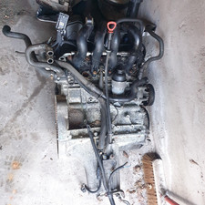 Motor mit teil Anbauteile