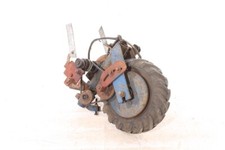 alter Antrieb Arbeitsmaschine Bauer Reifen Felge Kettenritzel Deko