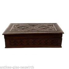 Kästchen in Nussbaum oder