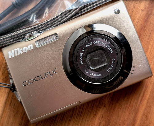 Neuwertig nikon coolpix - n,