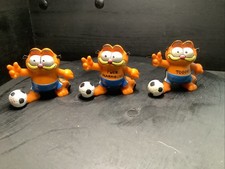 3x United Feature Bully