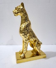 Großer Leopard auf Sockel