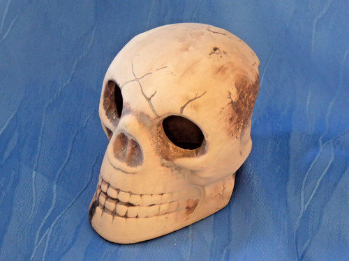 Kleiner totenkopf aus - kleiner,