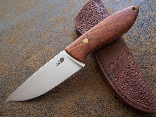 Custom knives exklusives - y.a.,