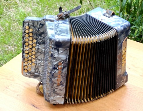 Hohner club victoria - hohner, b