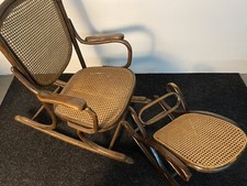 Original Thonet Schaukelstuhl und Fußbank,  Faulenzer, Antik, Wiener Geflecht