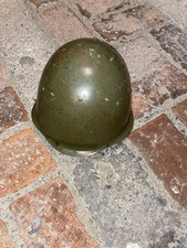 Stahlhelm DDR mit Lederriemen und Innenfutter
