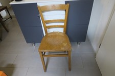 alter Stuhl  - Holz -