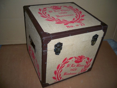 Truhe mit leinenbezug - truhe,
