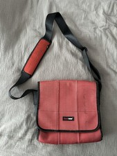 FEUERWEAR WALTER Tasche, inkl Schulterpolster, Rot, Unikat aus Feuerwehrschlauch