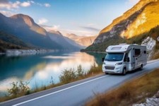 Wandbild: Wohnmobil auf der