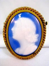 Porzellan Brosche Pate sur Pate Anstecknadel Brooch aus Frankreich um 1900