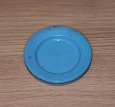 alter Kunststoffteller blau