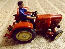 Wow, Siku Porsche Diesel Traktor 119 mit Fahrer, 1:32 Metall