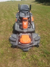 Biete einen Husqvarna Profi-Rider Modell R 420 TsX AWD an.