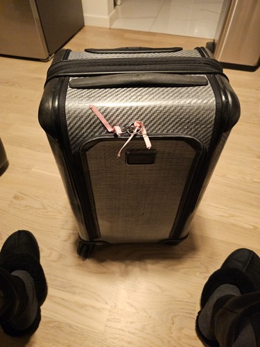 Tumi carbon fibre effect - tumi,
