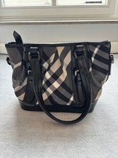 Klassiche Burberry-Tasche/