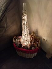 Weihnachtsdeko Weidenkorb Mit Lichterpyramide Und Dekosterne Tannenzapfen