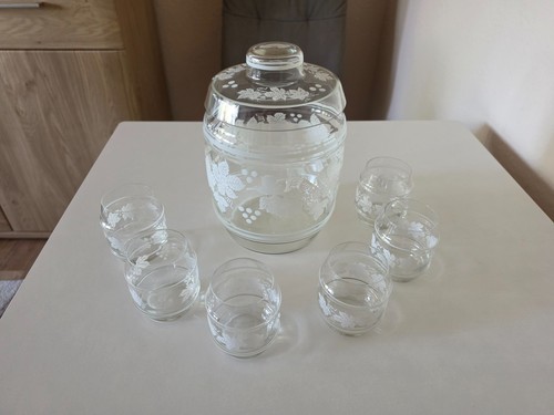 Bowle aus glas mit gläsern - glas,