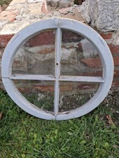 Altes Rundes Holzfenster