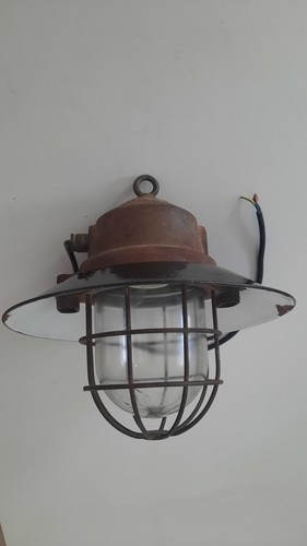 Bunkerlampe aus der - , des
