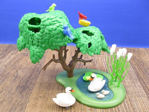 Teich mit baum - baum, schwänen