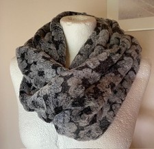 C.A. Kuschelweicher Velour LOOP/Schal/Halstuch mit Twist, Dunkel-Hellgrau