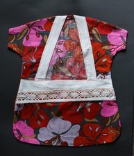 Klammerschürzen-Klammerkleider mit Holzbügel