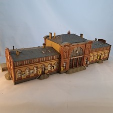 Bahnhof Bonn mit Bahnsteighalle beleuchtet-gebaut in H0 1:87