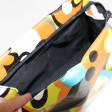 Handtasche mit Blumen für Untensilien kleine Reisetasche 70er Muster