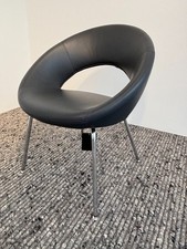 Design-Stuhl  Artifort, hochwertiges graues Leder, 4 Fußgestell Chrom, B+T 62cm