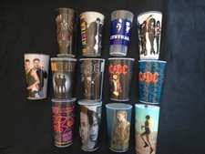 13 verschiedene Konzertbecher