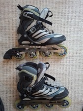 Biete Rollerskates für Herren Marke Salomon Grösse 44 in schwarz-grau an
