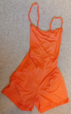 Romper, kurzer Overall, tiefer Rückenausschnitt in Orange - Größe L