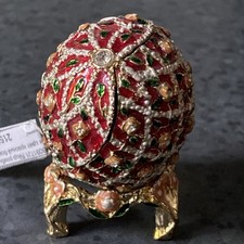 Faberge Ei mit rotem Gitter /