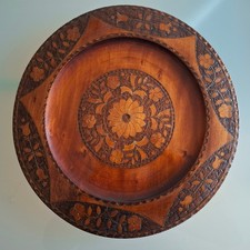 großer dekorativer Holzteller