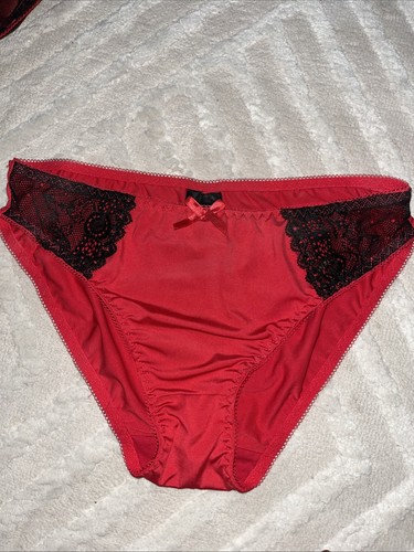 Damenslip rotem satin und - in,